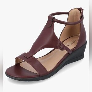 Journee Collection Womens Trayle Wedge Sandals Size 9M NIB in WINE